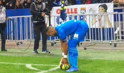 托特纳姆热刺和纽卡斯尔联队得知了从竞争对手那里挖走卡洛·安切洛蒂钟爱的进球机器的可能性。