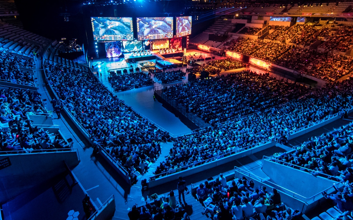 主教练正在热身？IG选手无法出战，教练super替补